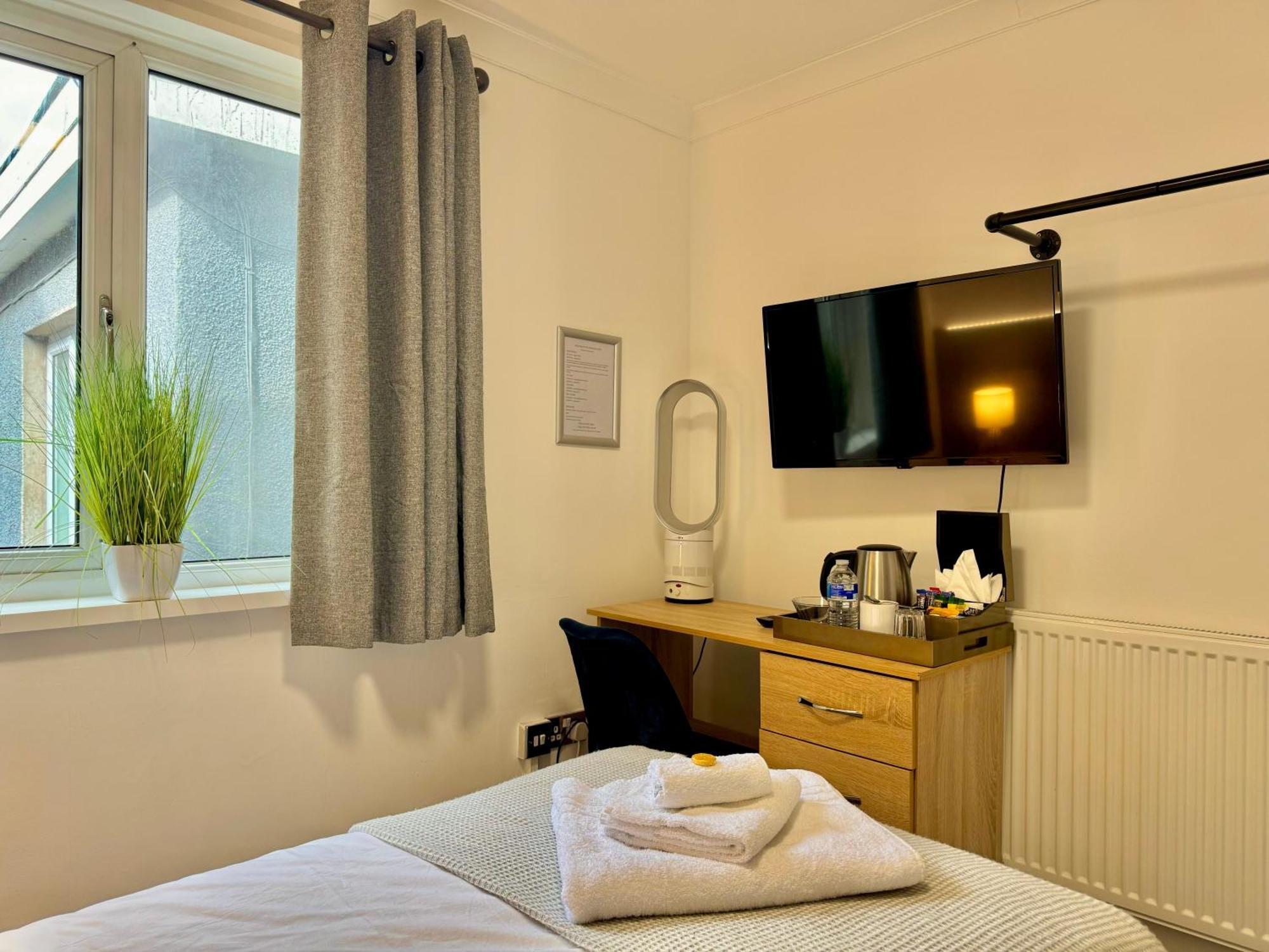 Coastal Park Accommodation Llanelli Dış mekan fotoğraf