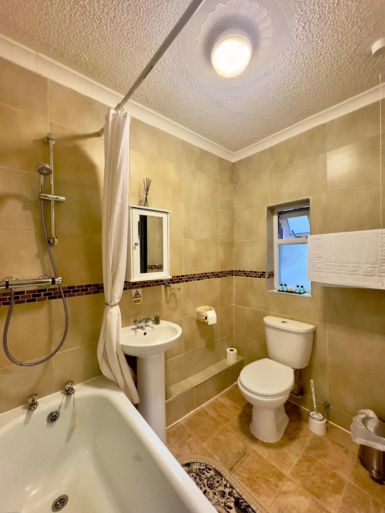 Coastal Park Accommodation Llanelli Dış mekan fotoğraf